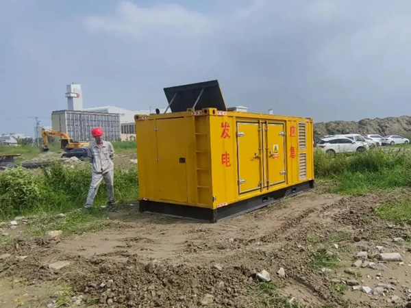 大安镇200KW柴油发电机机组每小时的油耗量受哪些因素影响？