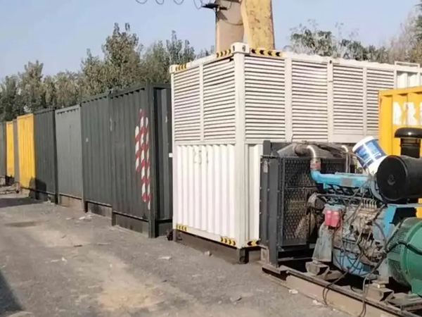 大安镇200KW柴油发电机机组每小时油耗是多少？