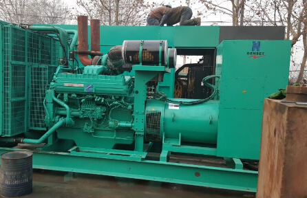 大安镇发电机组如何判断水冷式机油散热器内部是否需要清洗？